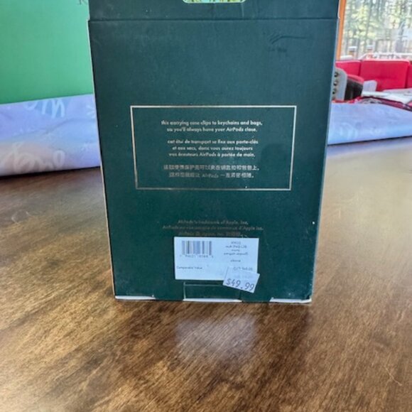 Kate Spade New York Morty Penguin Silicon AirPods 3 Generation Case New - Picture 2 of 6